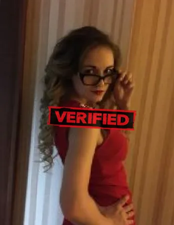Adriana Titten Finde eine Prostituierte 